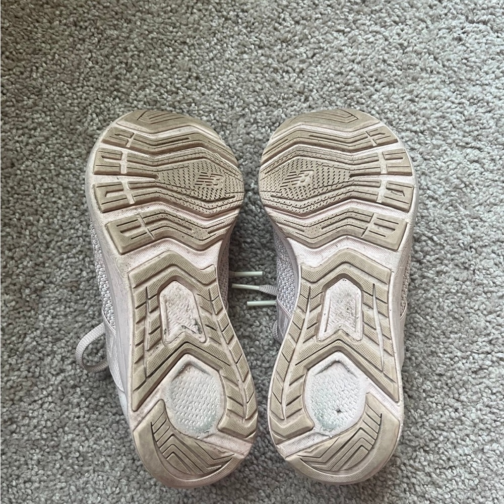 Pink new balance sneakers - Picture 4 of 6